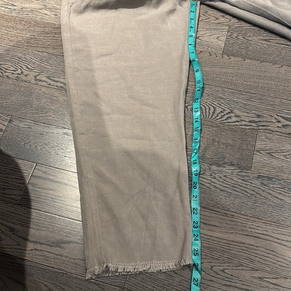 Devoted Neutral Tanish grey  Ankle Cropped Pants Sz L - Picture 10 of 13